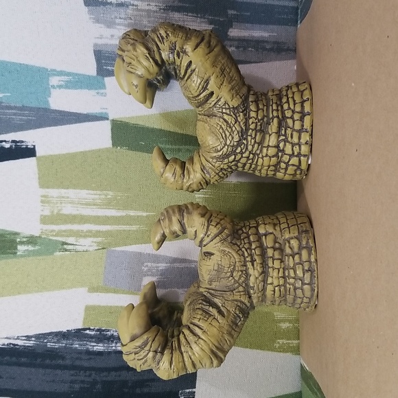 Resin Claws Sculpture + Hangers EUC - Picture 1 of 10